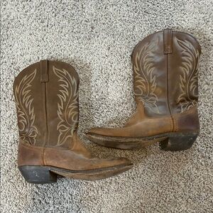 Laredo Brown Heeled Boots with Embroidered Design